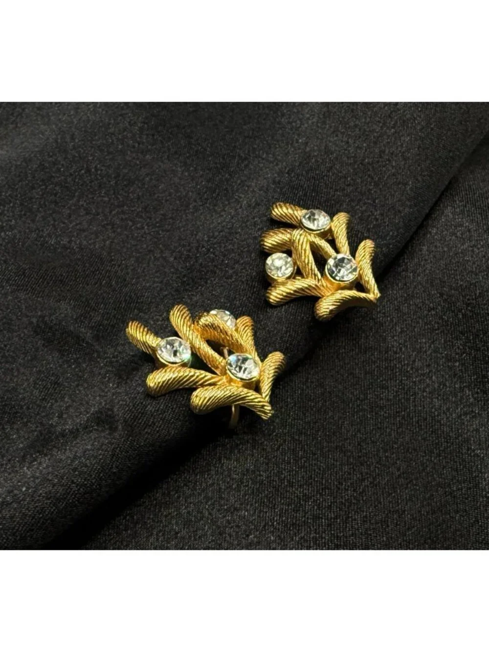 Rare Find Vintage 1960s Trifari Signed Clip-On Earrings With Clear Rhinestones